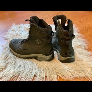 Like new condition Men’s Columbia size 8 bugaboot